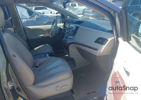 2013 Toyota Sienna Xle V6 8 Passenger z USA, uszkodzony, nr VIN 5TDYK3DC6DS364168